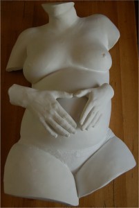 Femme enceinte et mains